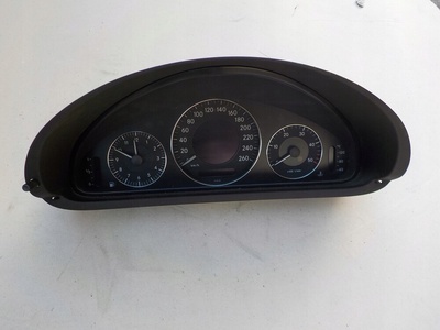 A2095403511 спидометр мерседес clk w209 2 , 7 cdi