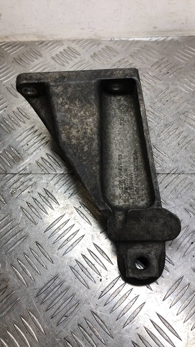 6760310 кронштейн двигателя правый BMW 3 E90/E91/E92/E93 2004