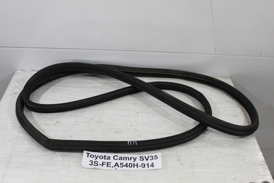 6238132040 Уплотнитель двери Toyota Camry SV35 1991 62381-32040
