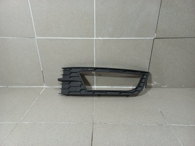 5E0807681 Решетка в бампер левая Skoda Octavia A7