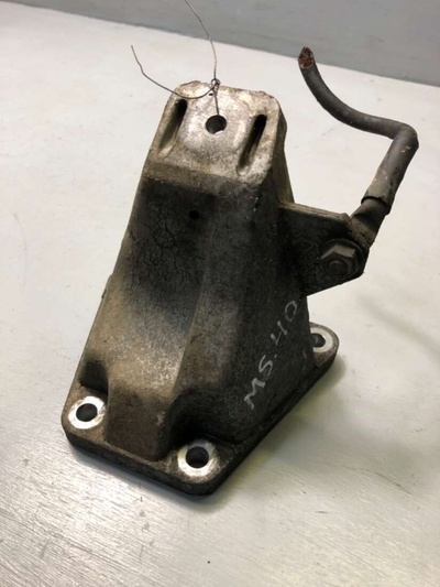 8D0199308D Кронштейн двигателя Audi A4 B5 1998
