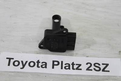 2220422010 Датчик расхода воздуха Toyota Vitz SCP13 2005 22204-22010