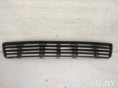 8D0807683 Заглушка (решетка) в бампер Audi A4 B5 2000