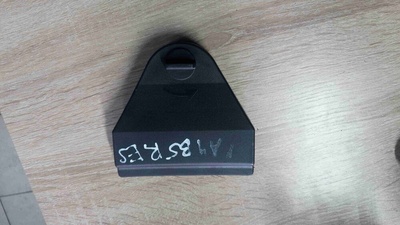 4D0860255c КРОНШТЕЙН КРЕПЛЕНИЯ ПРЕДУПРЕЖДАЮЩЕГО ЗНАКА Audi A4 B5(1994-2001) 2000