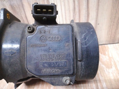 078133471 Расходомер воздуха Audi A4 B5 [рестайлинг] (1997-2001) 1999 , AFH7008C
