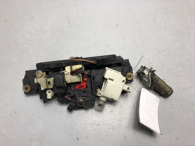 8D9827565 Кнопка открытия багажника Audi A6 C5 (S6,RS6) 1997 , 4B0827565