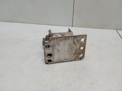 4E0807134A Кронштейн усилителя Audi A8 D3 2003