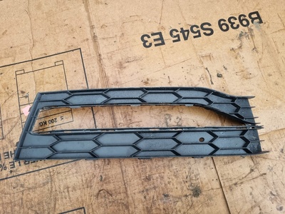 3V0853666B9B9 skoda superb iii рестайлинг решётка бампера переднего правый