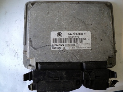 047906030N блок управления двигателя skoda