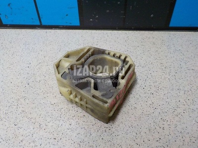 1K0121367P Кронштейн радиатора VAG Octavia (A7) (2013 - )