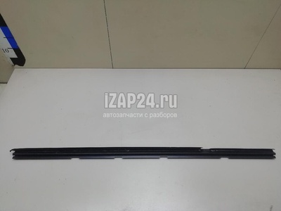 1T0839472B9B9 Уплотнитель стекла двери VAG Touran (2003 - 2010)