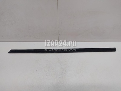 6817142050 Уплотнитель (внутри) Toyota RAV 4 (2006 - 2013)