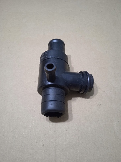 06B103235G audi a4 b6 b7 клапан маслоотделителя odpowietrzen