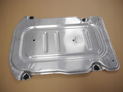 2Q0825229B audi a1 82a крышка шасси