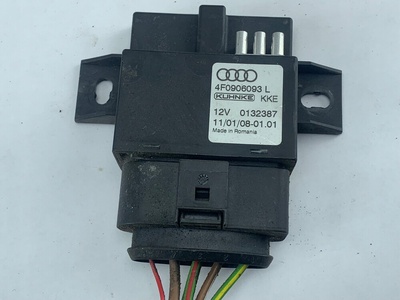 4F0906093L audi a4 b7 2.0 tfsi блок управления насосы