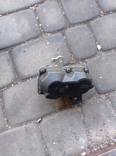 147109948R renault oe клапан системы рециркуляции ог vivaro 1.6 cdti