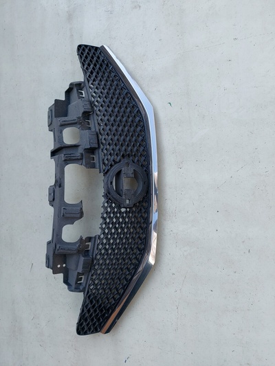 623103VU0A решетка радиатора хромированная nissan note e12