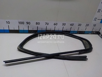 823314662R Уплотнитель стекла двери Renault Logan II 2014