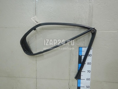 823306177R Уплотнитель стекла двери Renault Logan II 2014