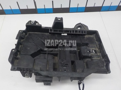 68186053AB Крепление АКБ (корпус/подставка) Chrysler Cherokee (KL) 2013