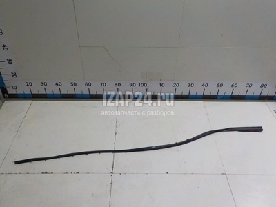 828317057R Уплотнитель двери Renault Kaptur 2016