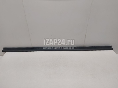 95B823737 Уплотнитель капота VAG Macan 2013