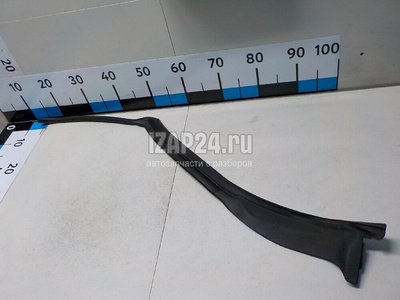 LR108974 Уплотнитель двери Land Rover Range Rover Velar 2017
