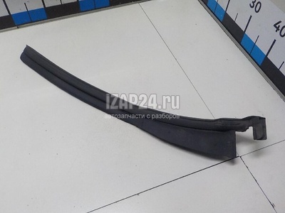 LR114332 Уплотнитель двери Land Rover Range Rover Evoque 2019