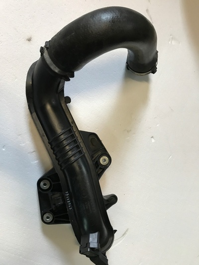 8K0145673AK audi a4 a5 q5 шланг трубки интеркулера