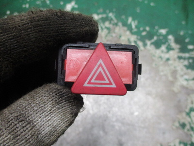 8d0941509k Кнопка аварийной сигнализации Audi A4 2001