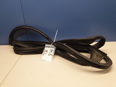 GHP959760A Уплотнитель двери передней левой Mazda 6 GJ 2013-2019