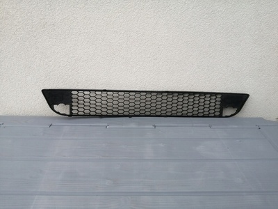 1Z0853677B9B9 решетка радиатора в бампер skoda октавия ii rs 1z0853677b