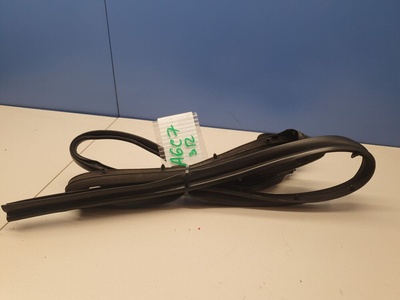 4G0839718C Уплотнитель двери задней правой Audi A6 S6 C7 2011-2018