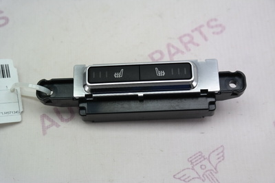 LR071085 Переключатель обогрева задних сидений Land Rover Range Rover 30DDTX L405 2012