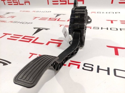 104469500A Педаль газа Tesla Model 3 2019 1044695-00-A