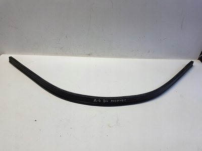 8W0823723A audi a4 b9 8w уплотнитель кожухов , камеры двигателя