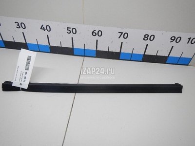 5736A140 Уплотнитель стекла двери Mitsubishi ASX 2010