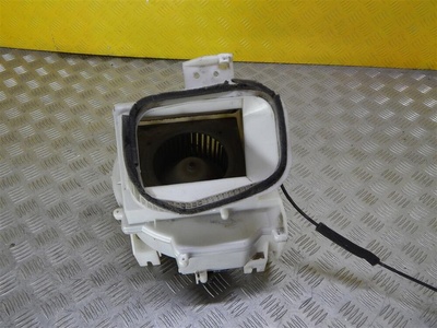 27200VJ40A Отопитель дополнительный Nissan NP300 2012