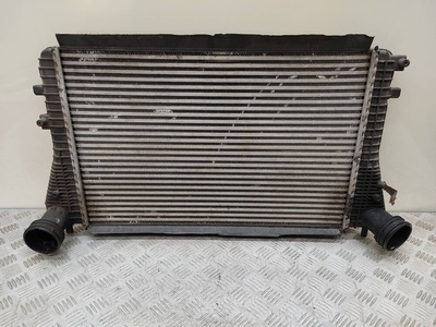 1K0145805G интеркулер Volkswagen Passat B6 2005