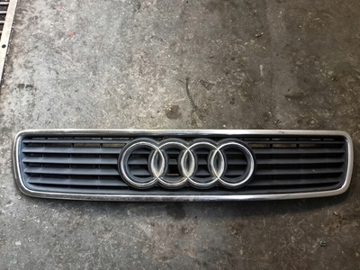 8D0853651J решетка радиатора audi a4 b5