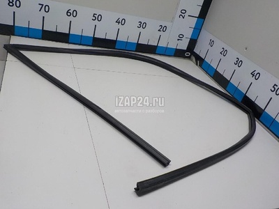 72275SMGE01 Уплотнитель стекла двери Honda Civic 5D (2006 - 2012)