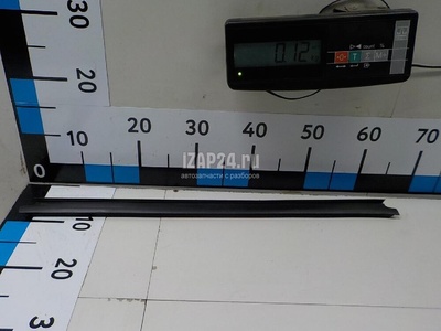823310035R Уплотнитель (внутри) Renault Duster 2012