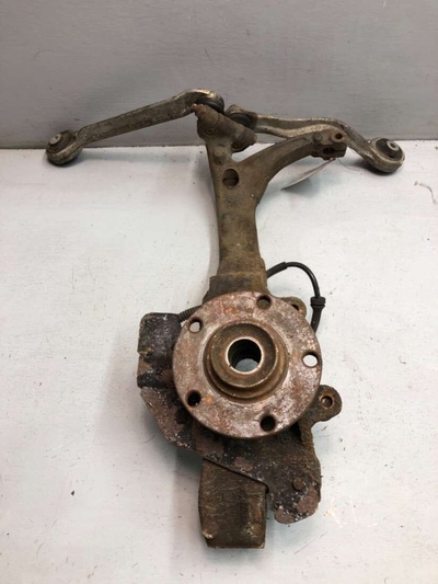 8D0407257AC Кулак поворотный левый Audi A4 B5 1998 , 4B0498625