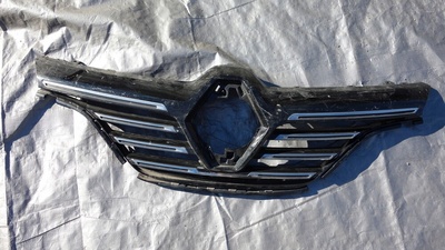 622568380R renault megane iv решетка радиатора хром