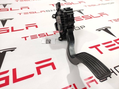 104469500A Педаль газа Tesla Model 3 2018 1044695-00-A