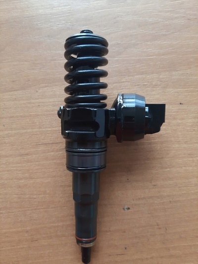 038130073BQ насос - форсунка volkswagen 2.0 tdi в рабочем состоянии