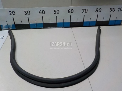 668306984R Уплотнитель капота Renault Kaptur 2016