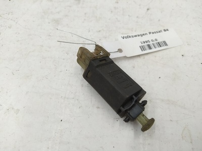 322945515 Датчик педали тормоза (лягушка) Volkswagen Passat B4 1995
