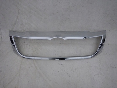 531210K500 toyota hilux vii 7 рестайлинг 12 - 15 хромированная решетка радиатора