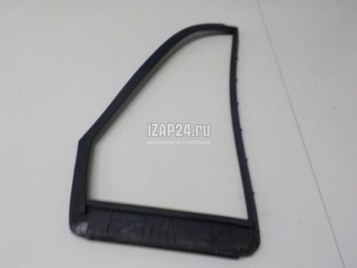 82273EL40A Уплотнитель форточки левой Nissan Tiida (C11) (2007 - 2014)